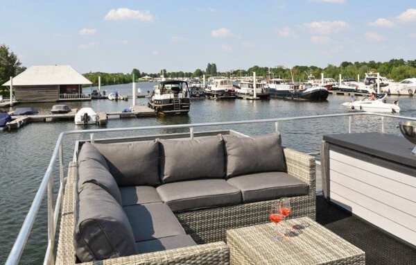 Boat 2 bedrooms, with sea view