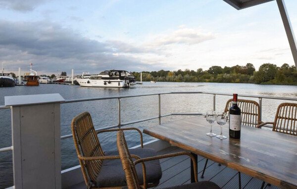 Boat 2 bedrooms, with sea view