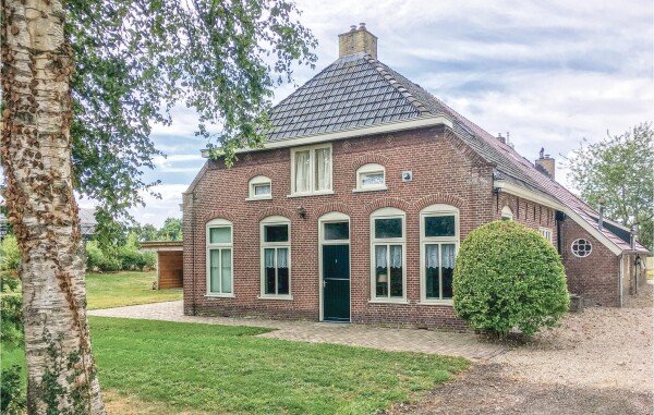 House 2 bedrooms, with fireplace