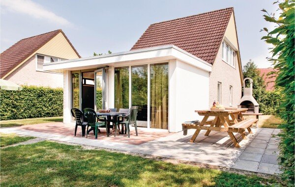 House 4 bedrooms, with pool