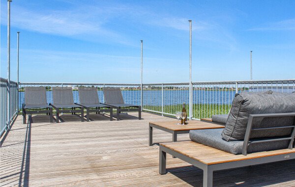 Boat 2 bedrooms, with sea view