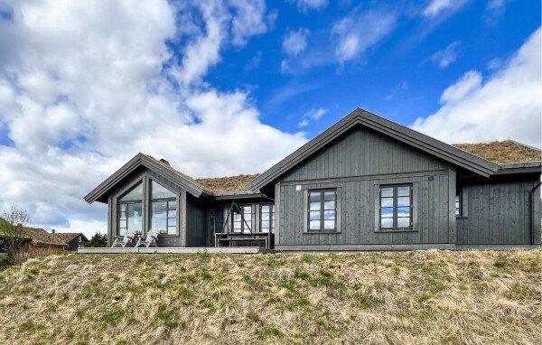 House 4 bedrooms, with garden