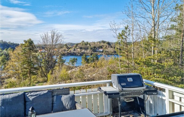 Apartment 3 bedrooms, with sea view