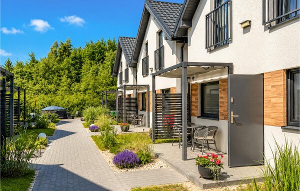 House 2 bedrooms, with garden