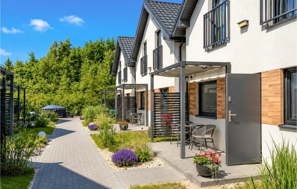 House 2 bedrooms, with garden