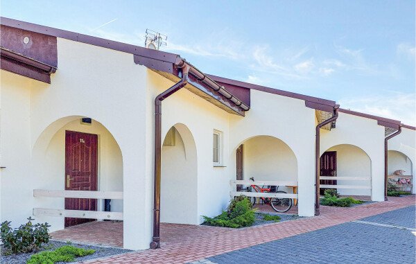 House 3 guests, with garden