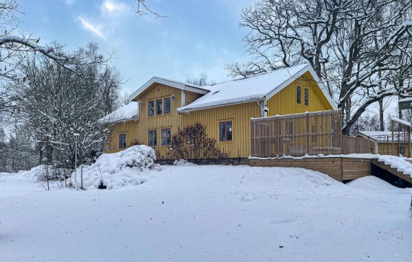 House 5 bedrooms, with pool