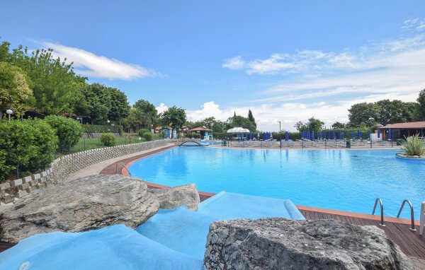 Casa 1 camera, con piscina