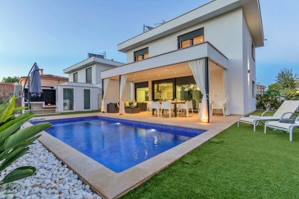 Villa 4 Schlafzimmer, mit Pool
