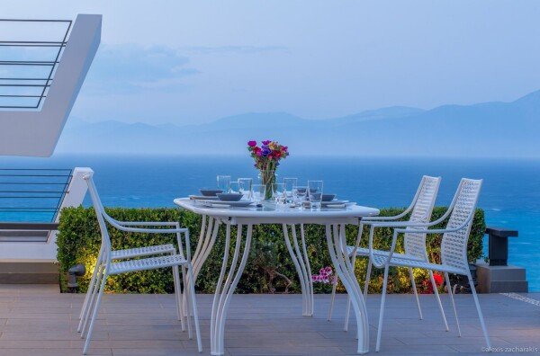 Villa 3 camere, con vista mare