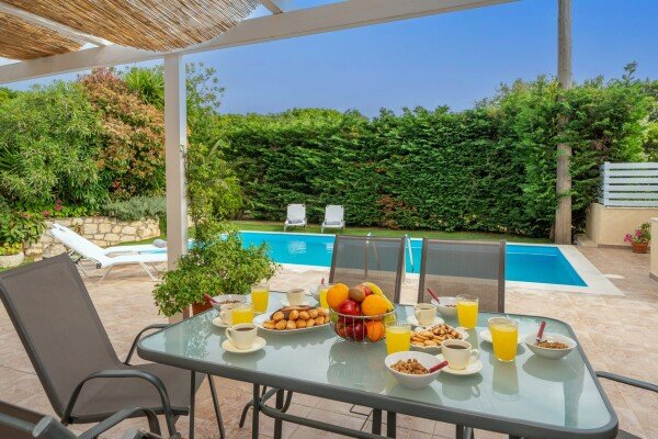 Villa 3 camere, con piscina