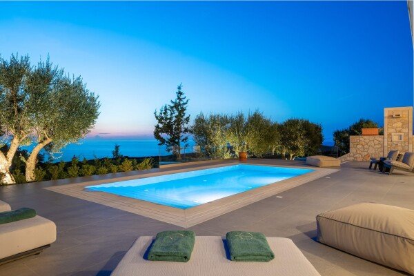 Villa 3 camere, con vista mare