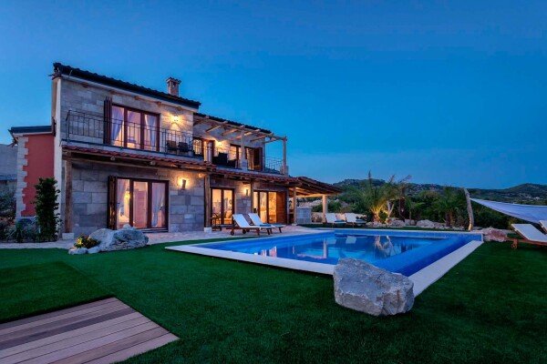 Villa 4 bedrooms, with sea view