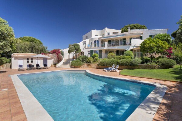 Villa 5 bedrooms, with pool