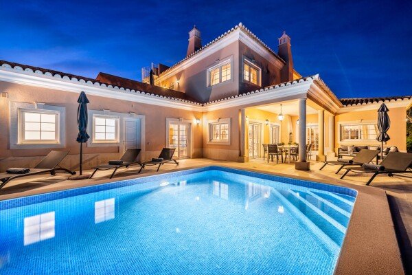 Villa 6 Schlafzimmer, mit Pool