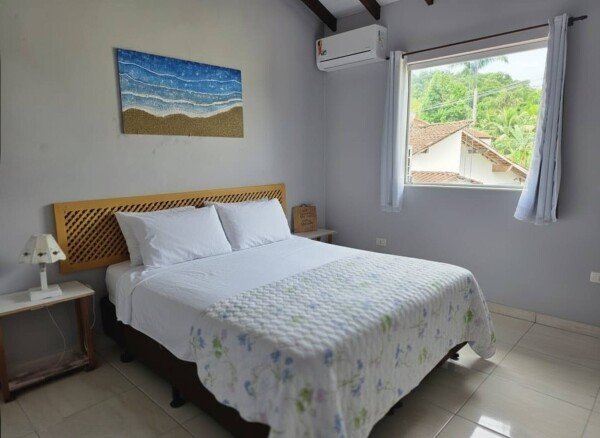 Casa 2 quartos, com ar condicionado