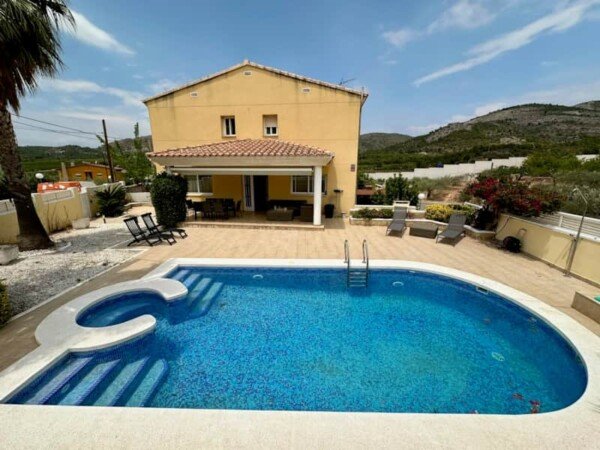 Chalet 4 bedrooms, with pool