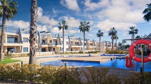 Appartement moderne, 2 chambres, avec piscine