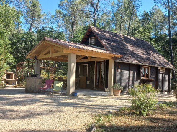 Chalet en bois moderne, 2 chambres, avec jardin