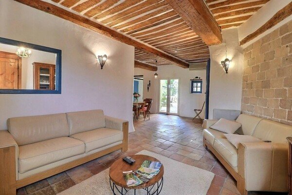 Maison moderne, 6 chambres, avec piscine