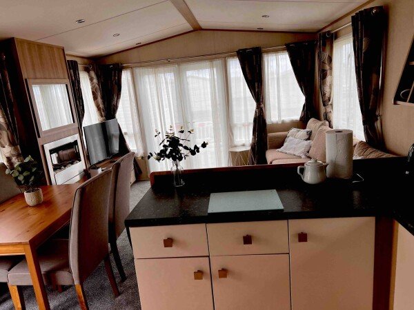 Chalet confortable, 2 chambres, avec piscine