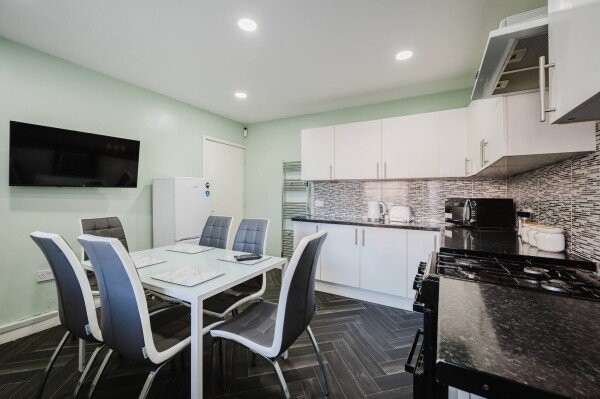 House 6 bedrooms, with wifi