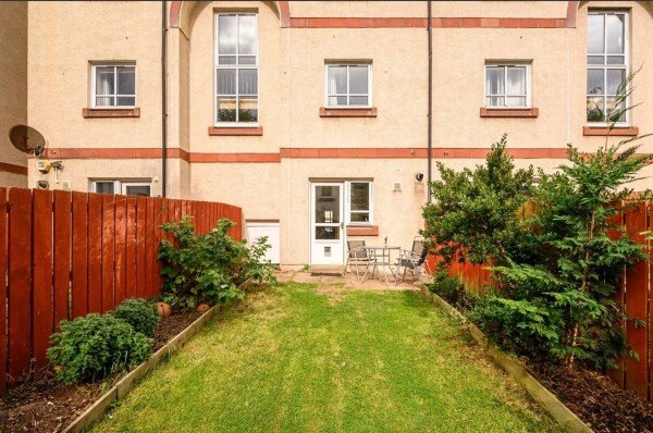 Apartment 3 bedrooms, with garden