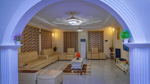 House 6 bedrooms, with garden