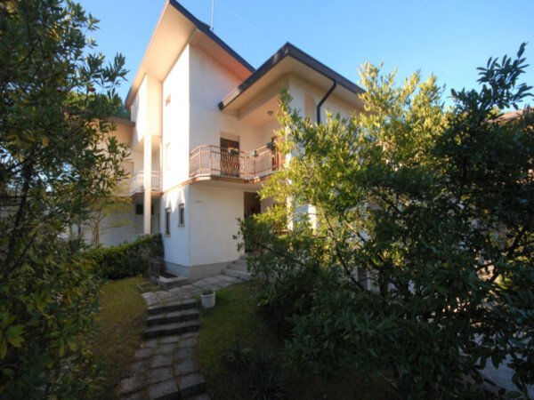 Wohnung 3 Schlafzimmer, mit Garten