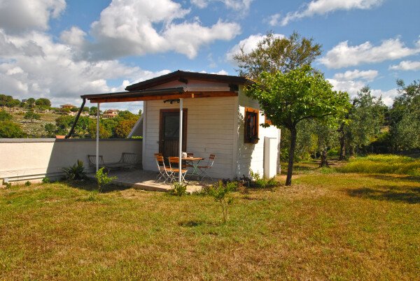 Bungalow 1 camera, con giardino