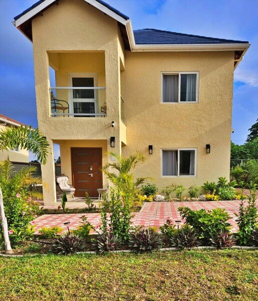 House 2 bedrooms, with pool
