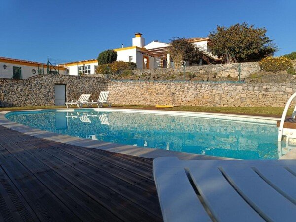 House 4 bedrooms, with pool