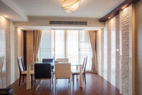 Loft confortable, 2 chambres, avec piscine