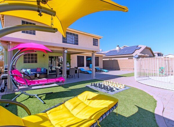 House 4 bedrooms, with pool