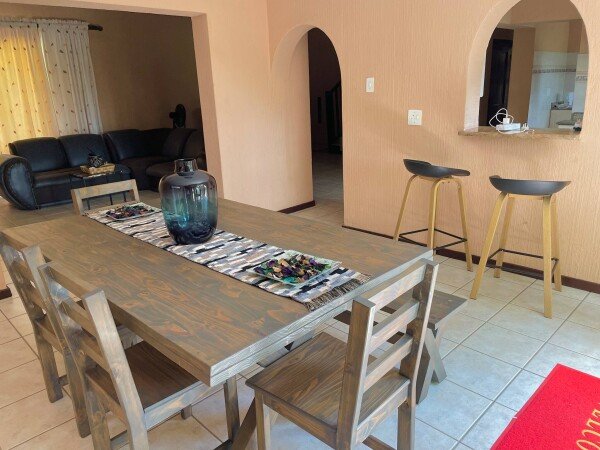House 6 bedrooms, with pool