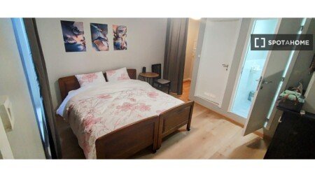 Room 2 guests, with wifi