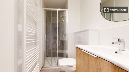 Room 20 guests, with air conditioning