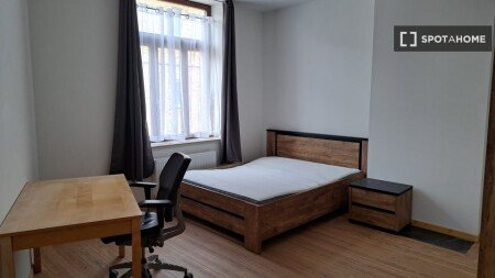 Room 8 guests, with wifi