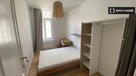 Room 20 guests, with air conditioning