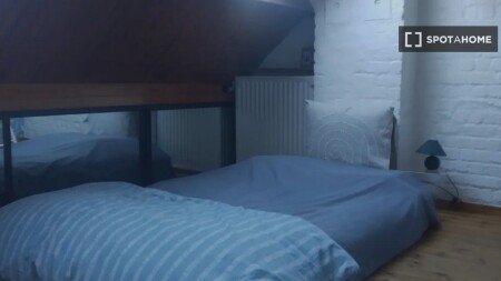 Room 4 guests, with air conditioning