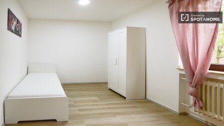Room 10 guests, with air conditioning
