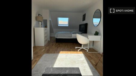 Room 6 guests, with air conditioning