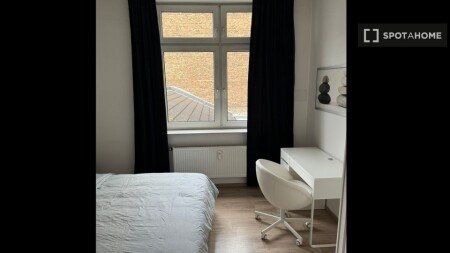 Room 8 guests, with wifi