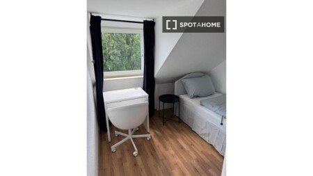 Room 8 guests, with air conditioning