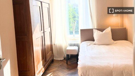 Room 6 guests, with wifi