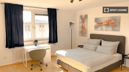 Room 6 guests, with air conditioning