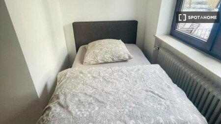 Room 6 guests, with air conditioning