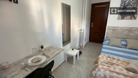 Room 10 guests, with air conditioning