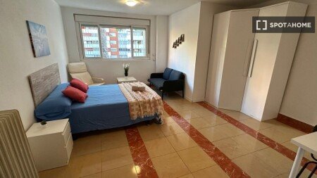 Room 10 guests, with air conditioning