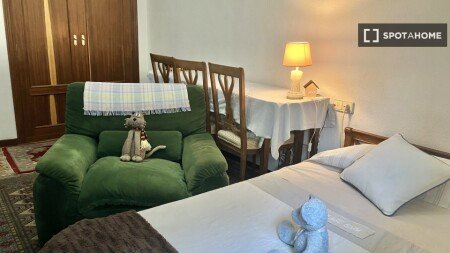 Room 6 guests, with wifi